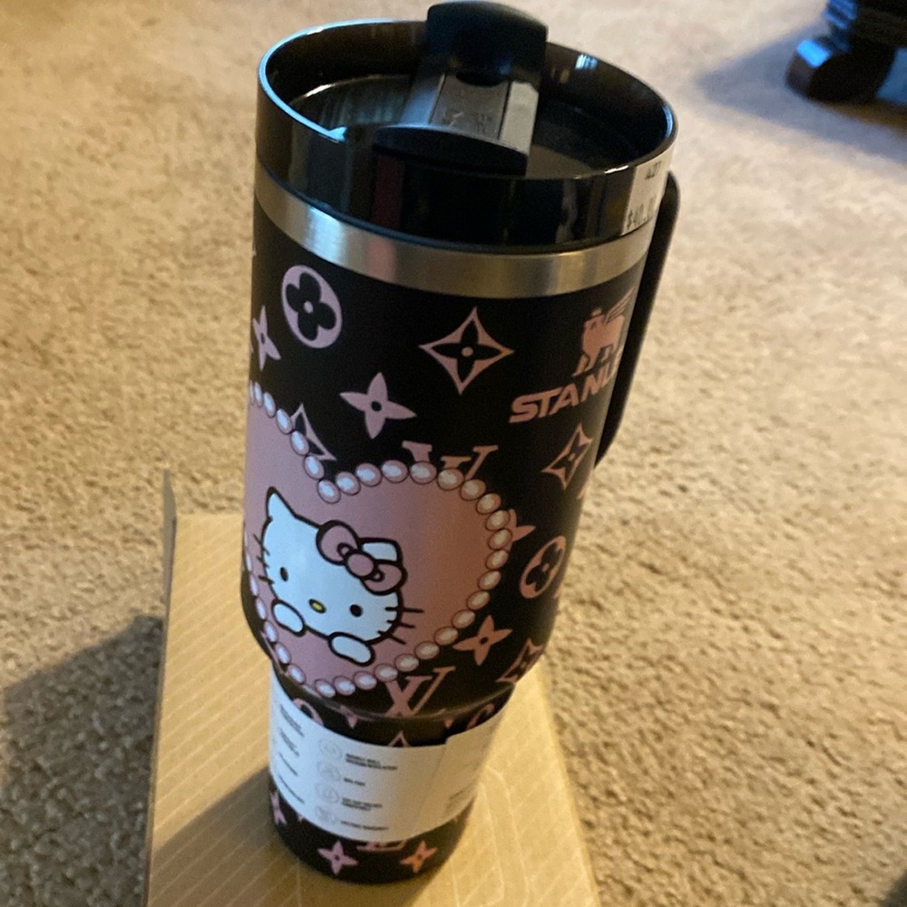 Stanley Cup Hello Kitty LV. NIB.